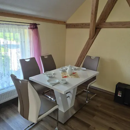 Am Lindenbaum 3*