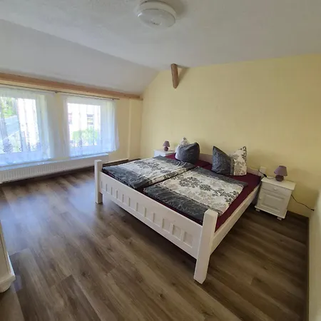 Am Lindenbaum 3* סבניץ